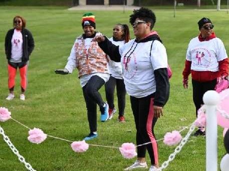 Network of sisters: warming up before the walk